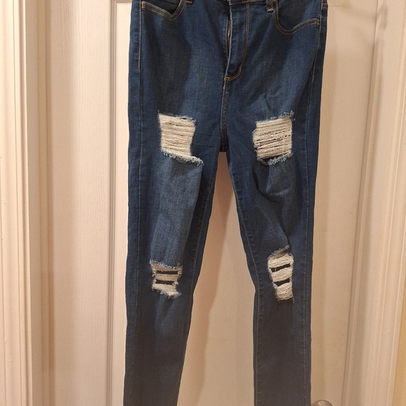 Classic Blue‎ Denim Distressed Jeans  JUNIORS size 31 - Picture 3 of 4